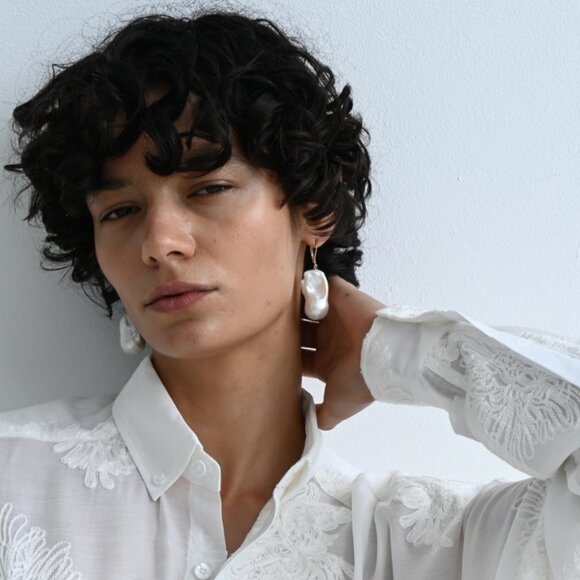 Reliquia natural "cocoon" pearl baroque drop earrings in real silver - Picture 6 of 9